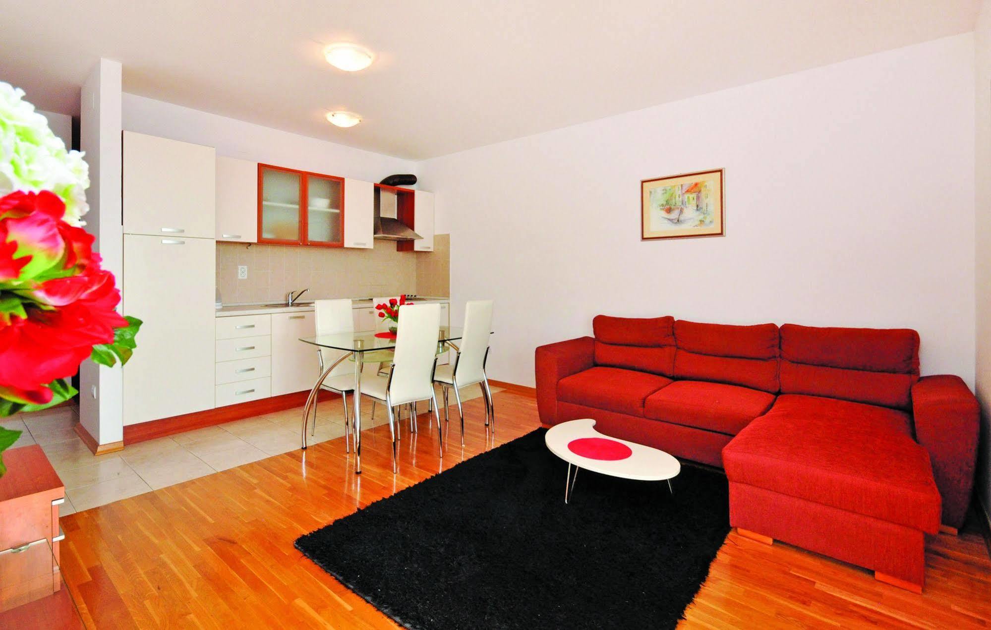 Apartments Beverly Omiš Dış mekan fotoğraf